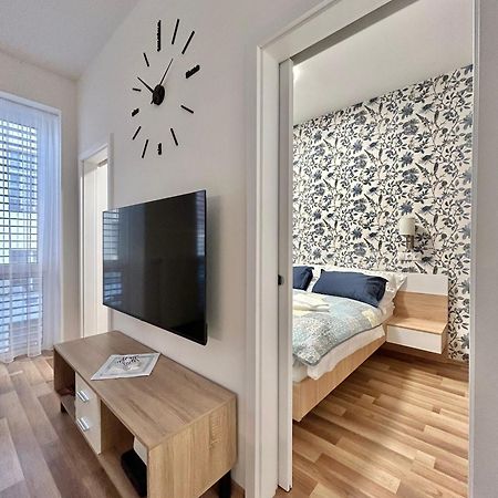 One Step Apartman - City Center Сомбатхей Экстерьер фото