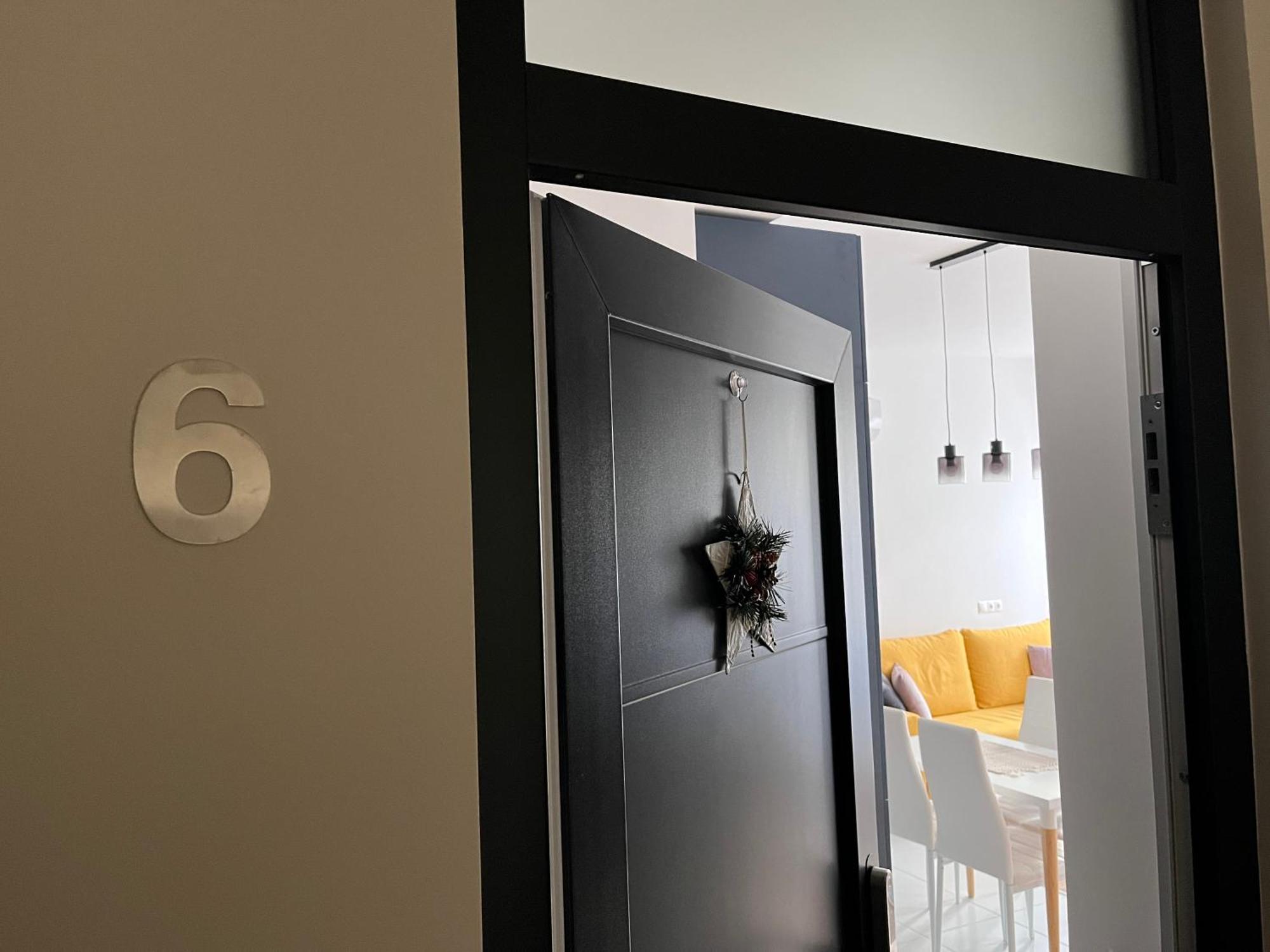 One Step Apartman - City Center Сомбатхей Экстерьер фото
