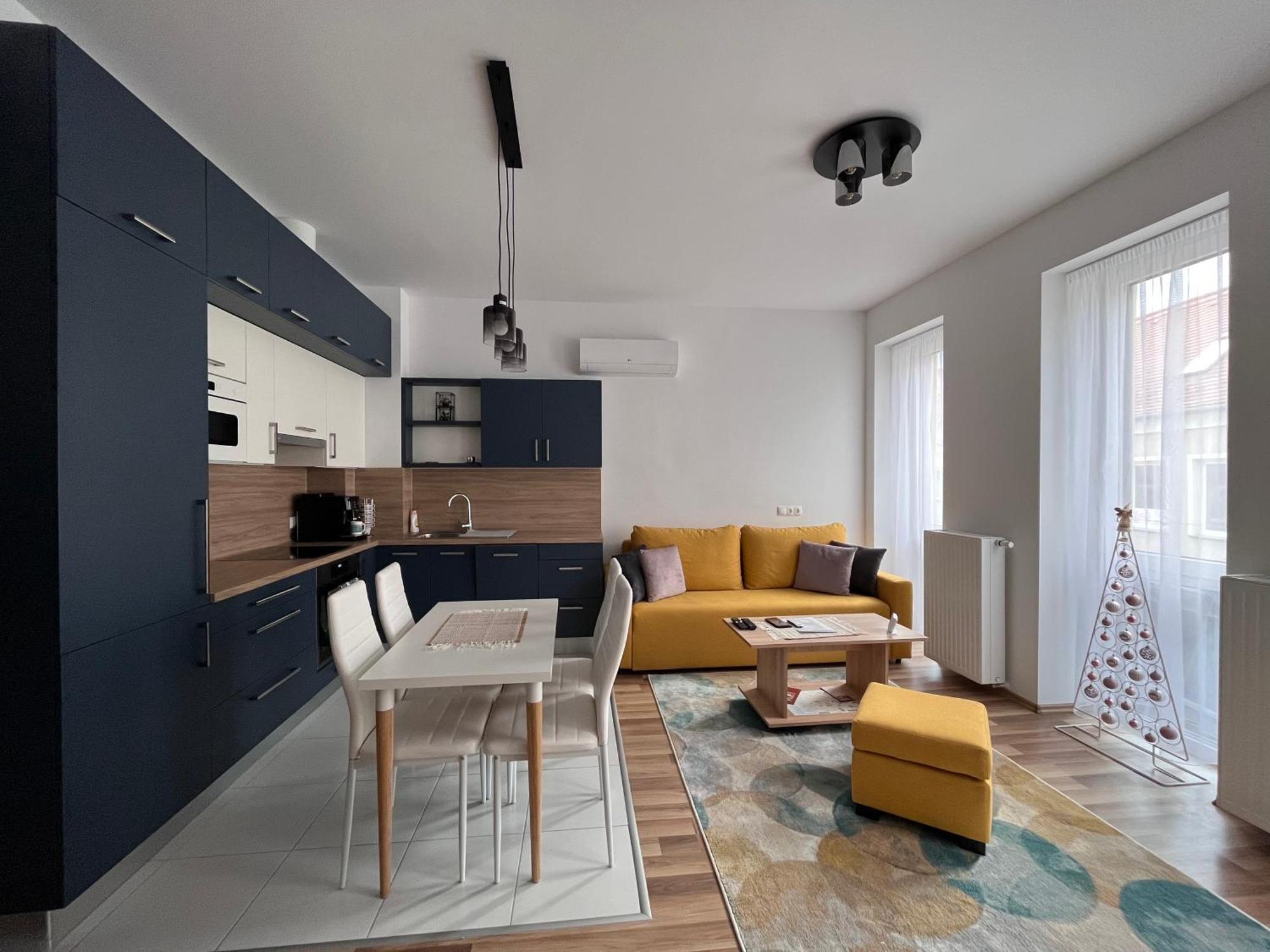 One Step Apartman - City Center Сомбатхей Экстерьер фото